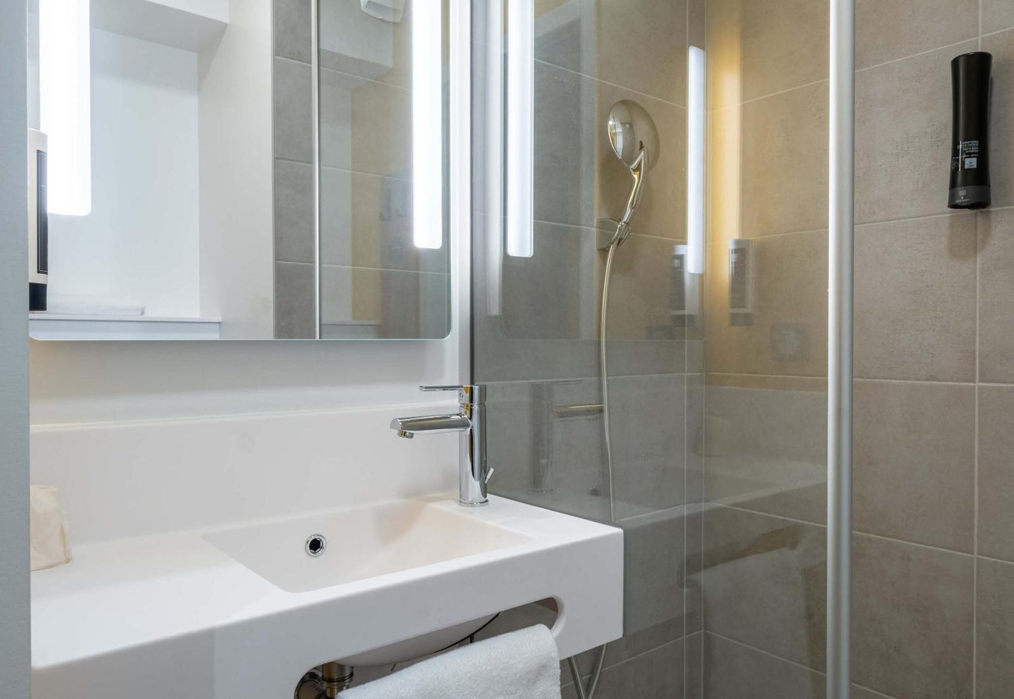 B&B Hotel Cluses Sud Экстерьер фото